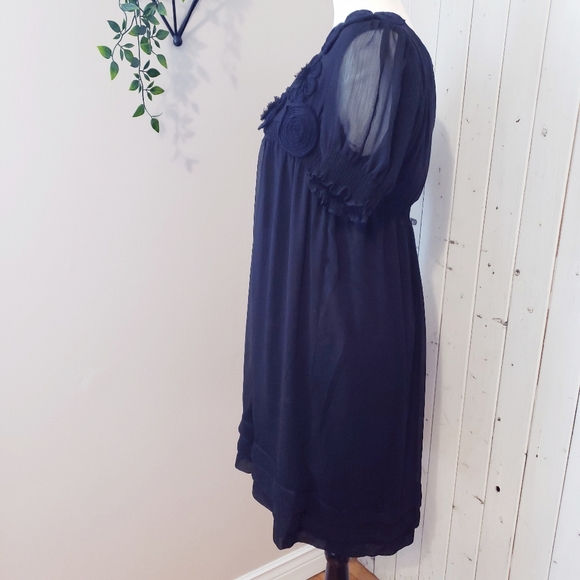 FLOWY CHIFFON BLACK DRESS FLOWER APPLIQUE - Picture 5 of 10